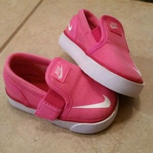 baby girl pink nike shoes